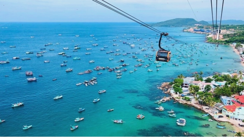 Phú Quốc với bãi biển xanh mướt và cát trắng mịn màng