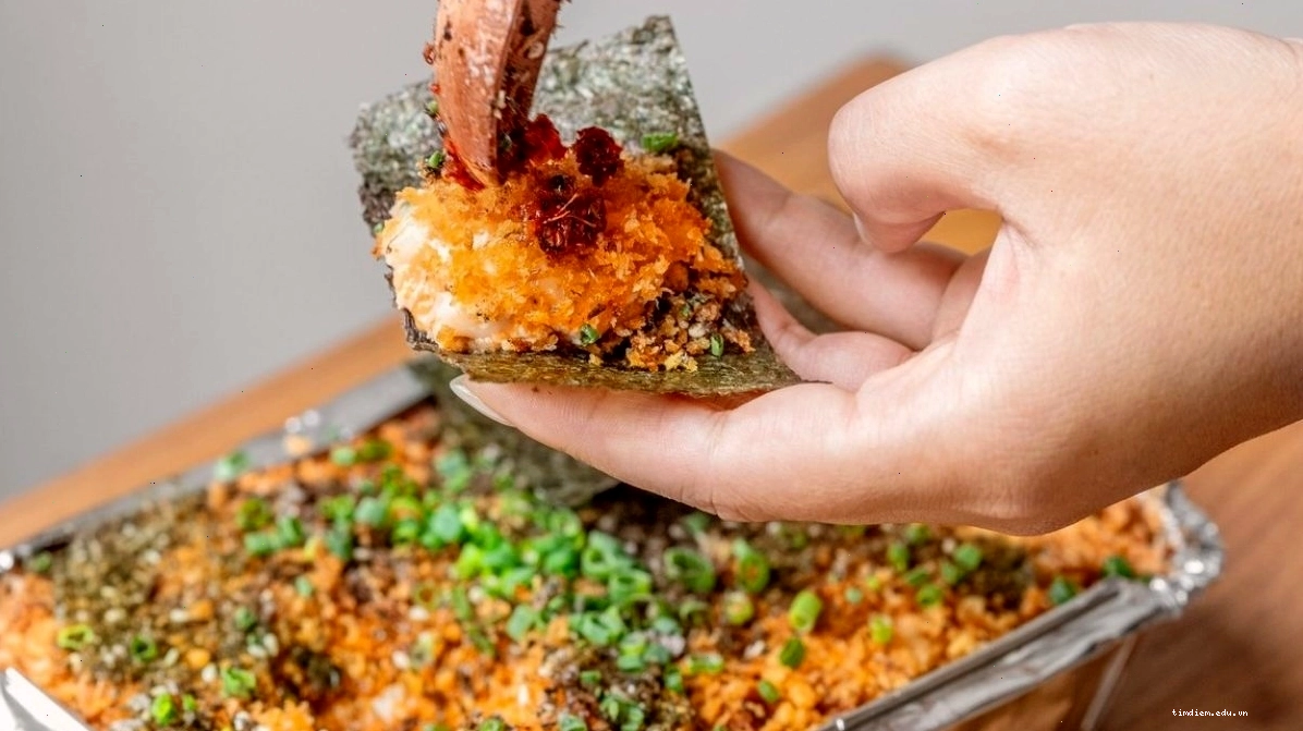 Poke bowl tươi ngon và đầy màu sắc tại Poke Saigon