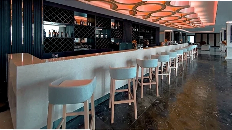 Pooh Pool Bar sôi động tại Orson Hotel & Resort Côn Đảo
