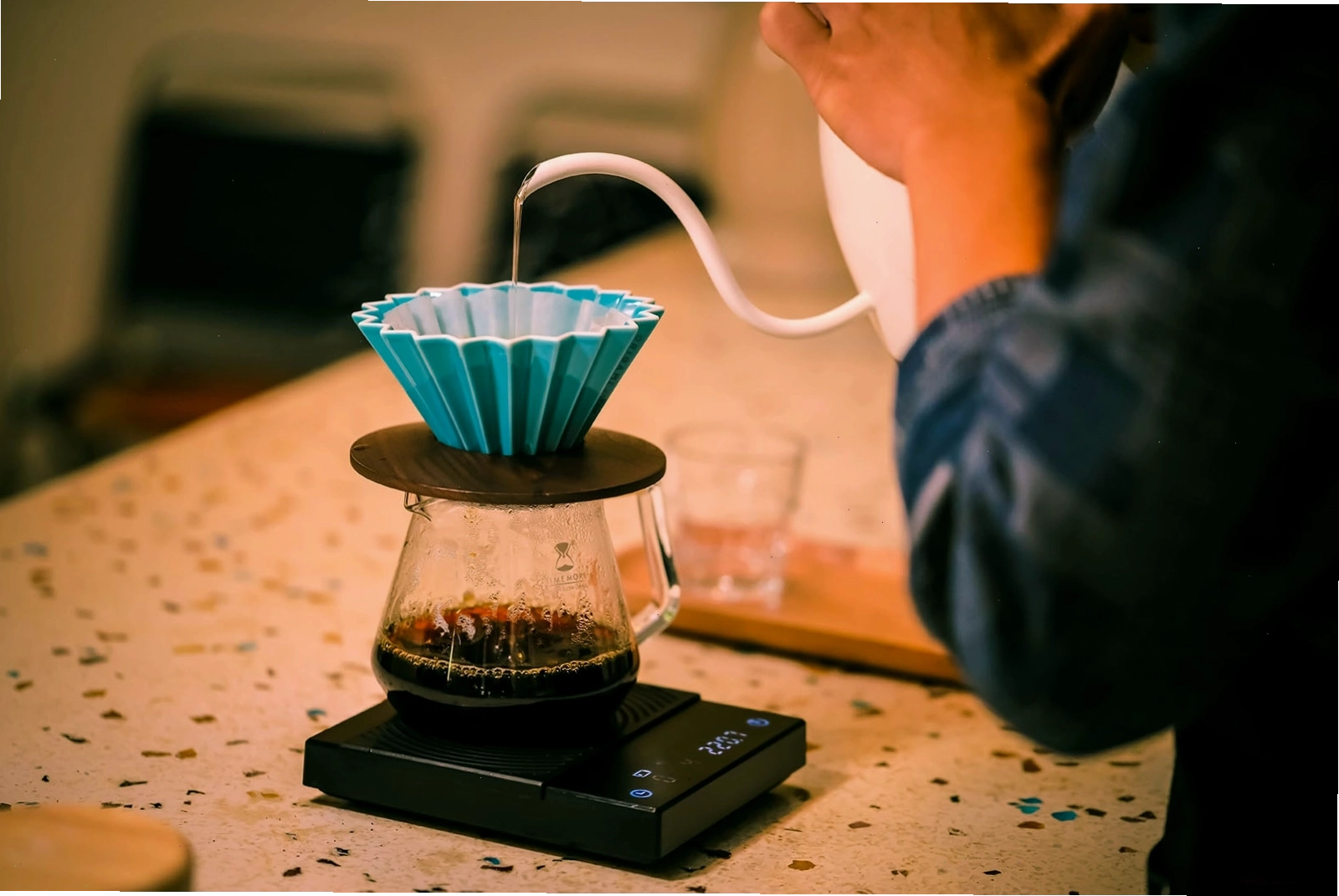 Quá trình pha chế cà phê Pour Over tại Àla Cafe