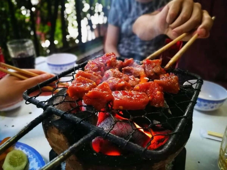 Quán Bò Nướng Lạc Cảnh Nha Trang: Hương Vị Gia Truyền Hơn 40 Năm