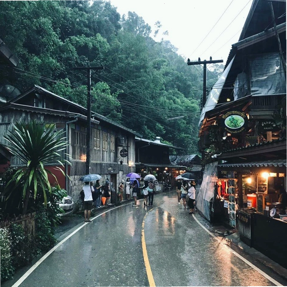 Quán cà phê view thung lũng tuyệt đẹp tại Mae Kampong