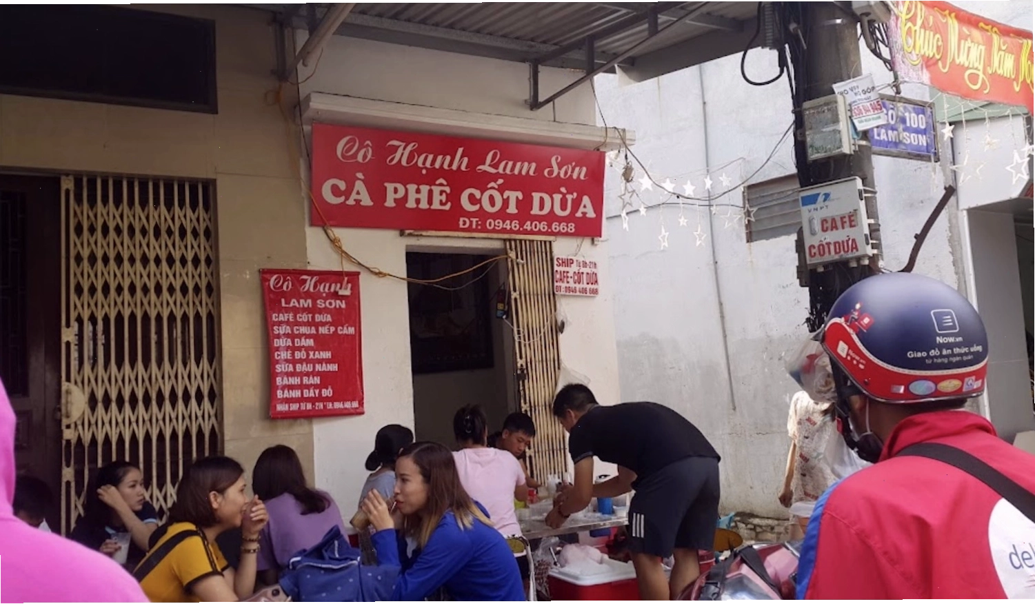 Quán cafe cốt dừa cô Hạnh với không gian ấm cúng