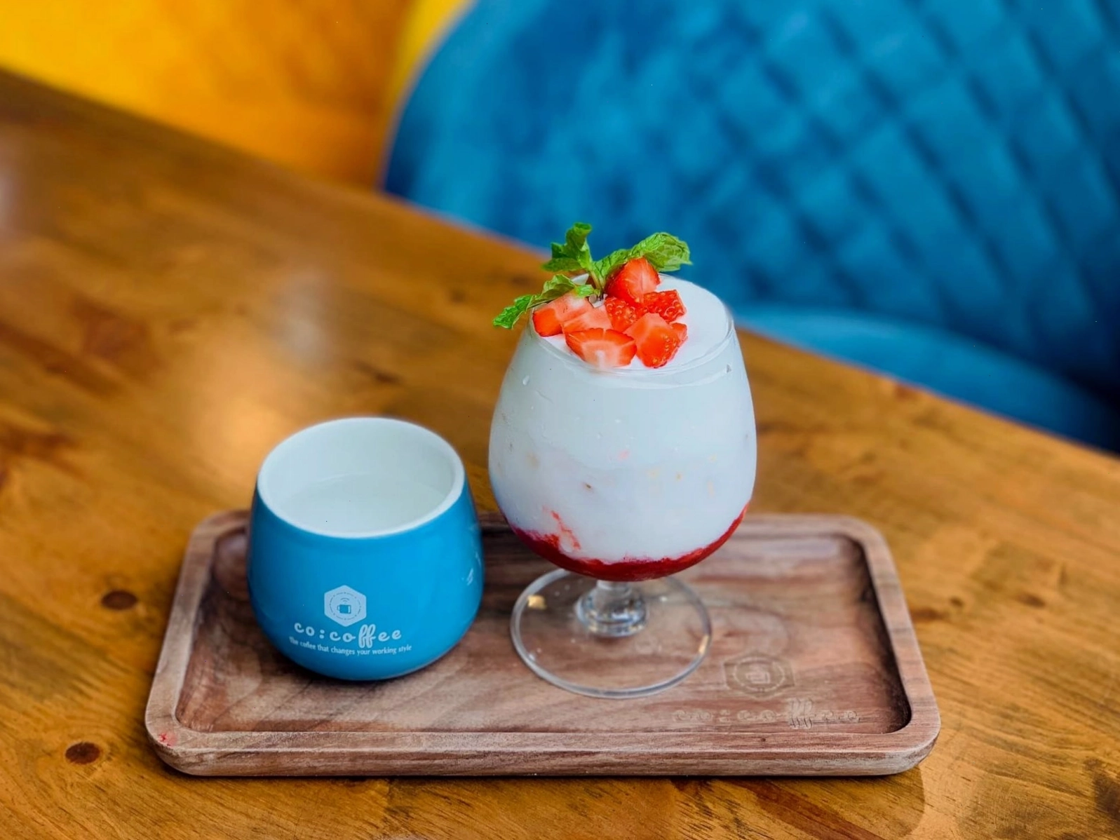 Quán cafe Lê Văn Lương với khu vực ngoài trời thoáng đãng