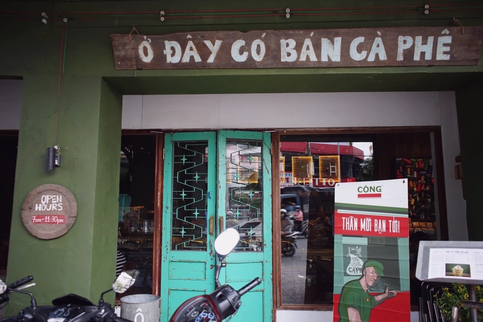 Quán cafe trang trí nhiều tiểu cảnh xanh