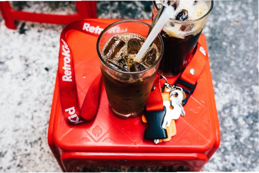Quán cafe vỉa hè ở TP.HCM với nhiều cây xanh