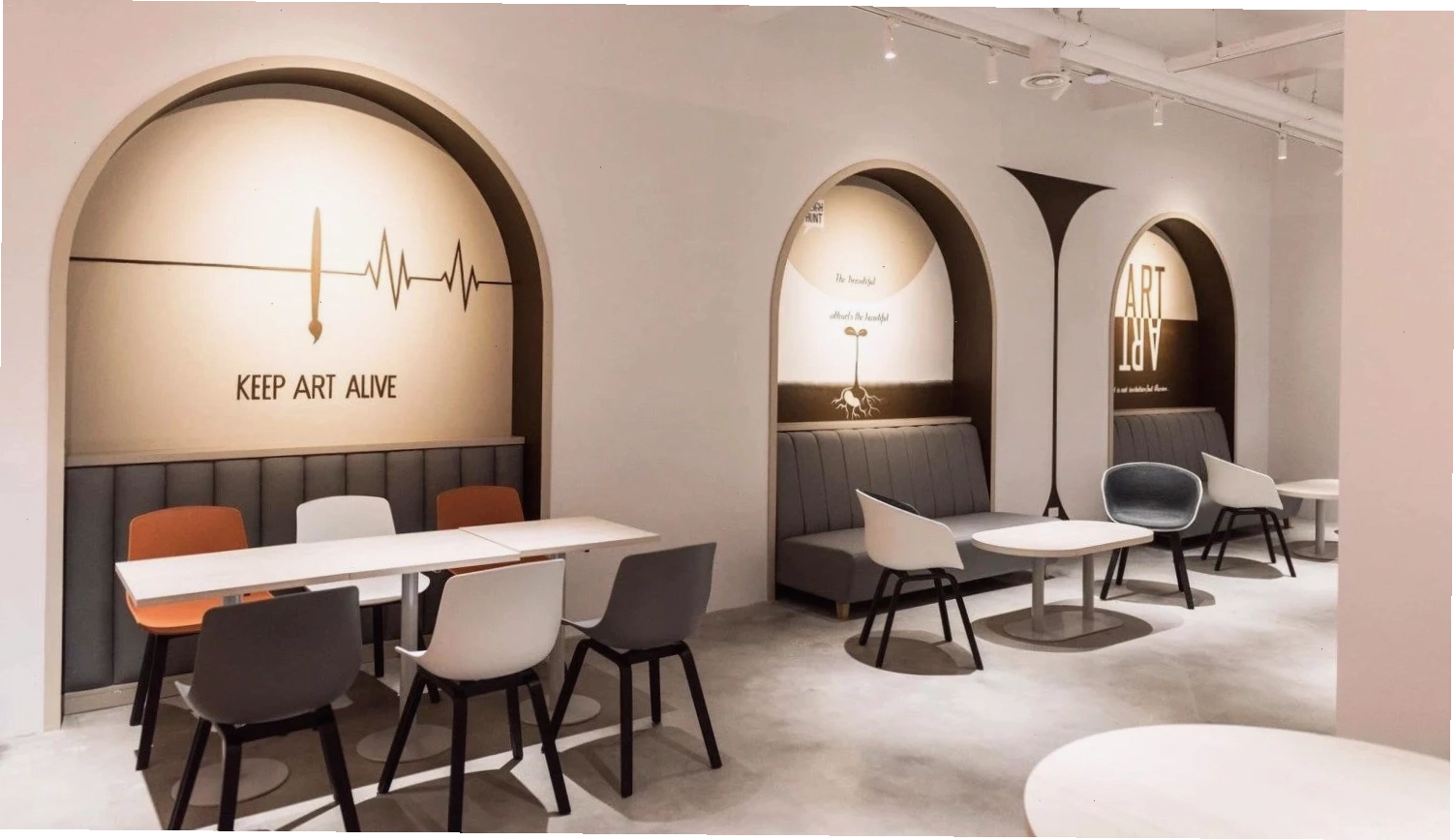 Quán cafe với tông màu chủ đạo là trắng và gỗ