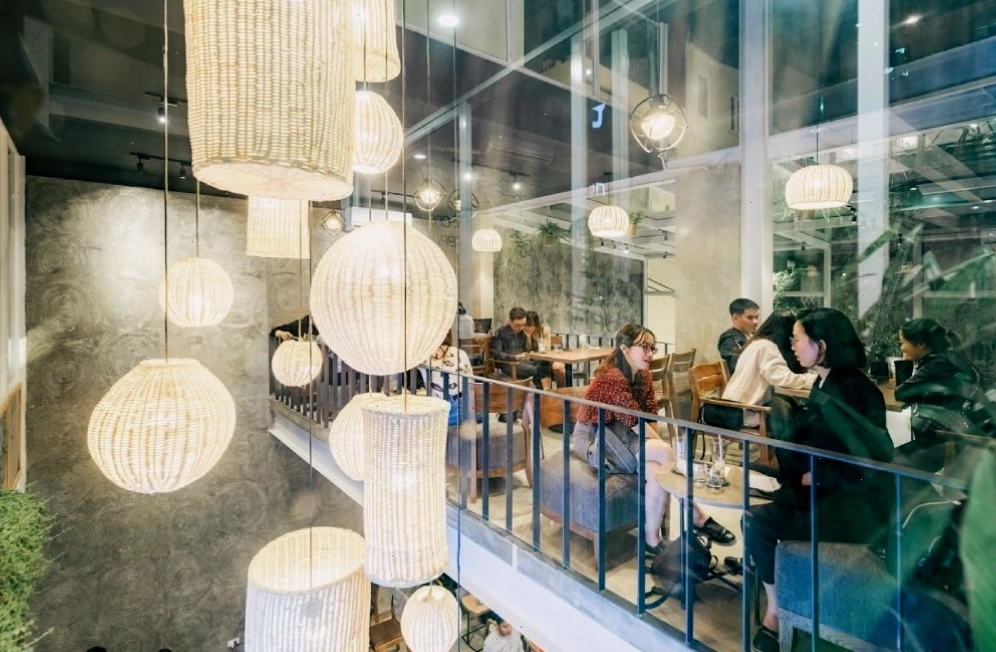 Quán Foglian Coffee có phong cách trang trí đẹp mắt và rộng rãi
