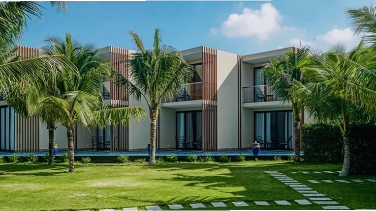 Quang cảnh chung Marina Bay Vũng Tàu với hồ bơi và biển