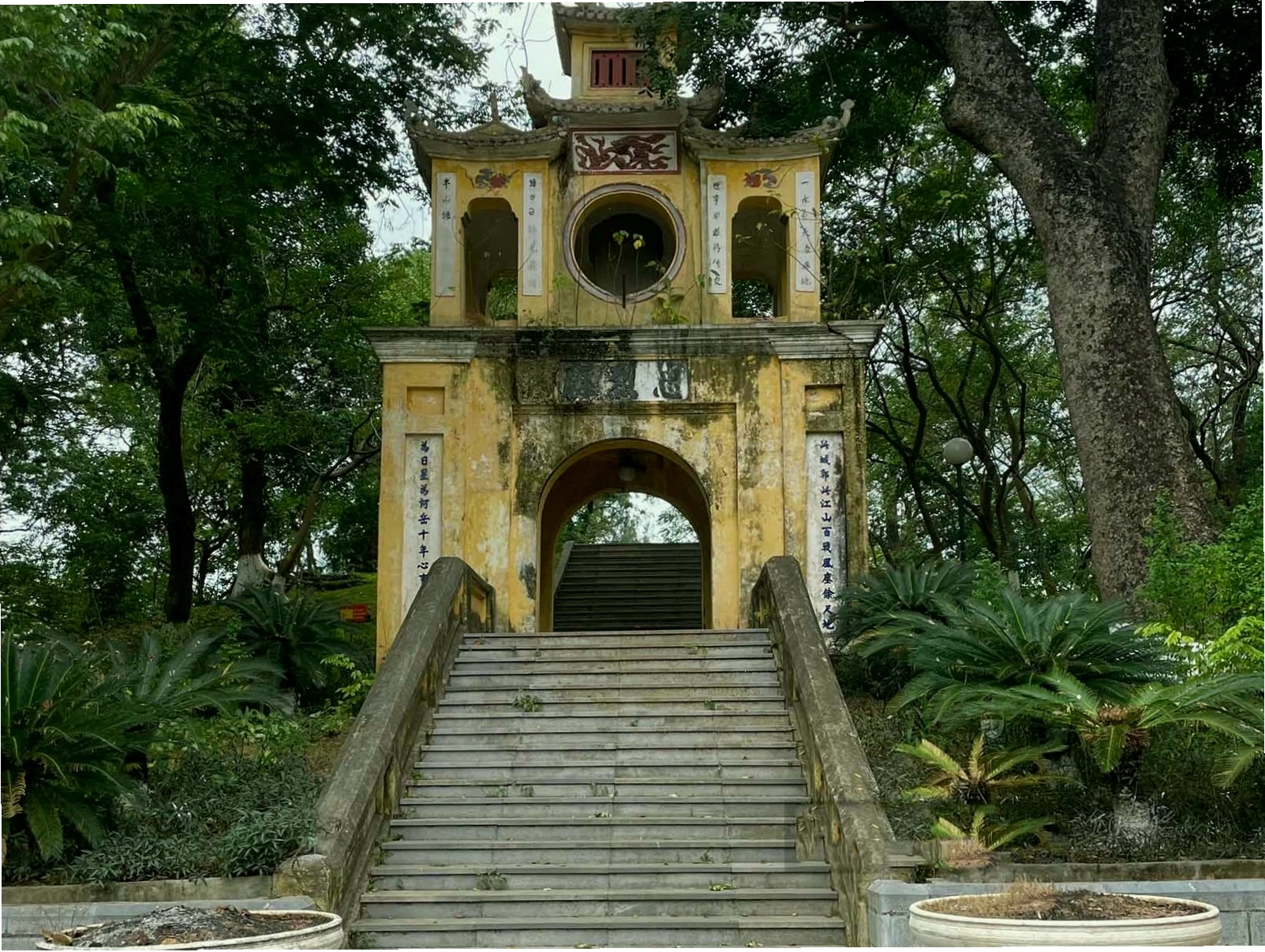 Quang cảnh công viên vào buổi sáng sớm