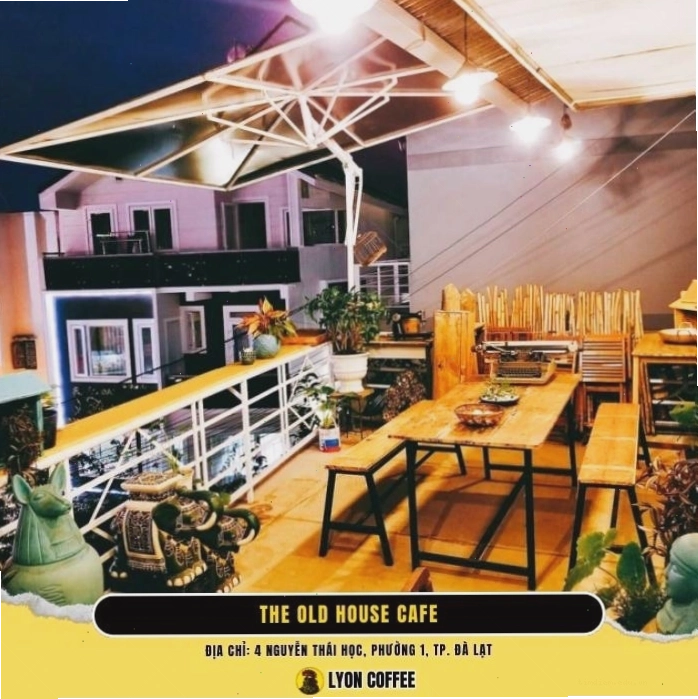 Quang cảnh hồ nước nhìn từ quán cafe có ăn sáng ở đà lạt