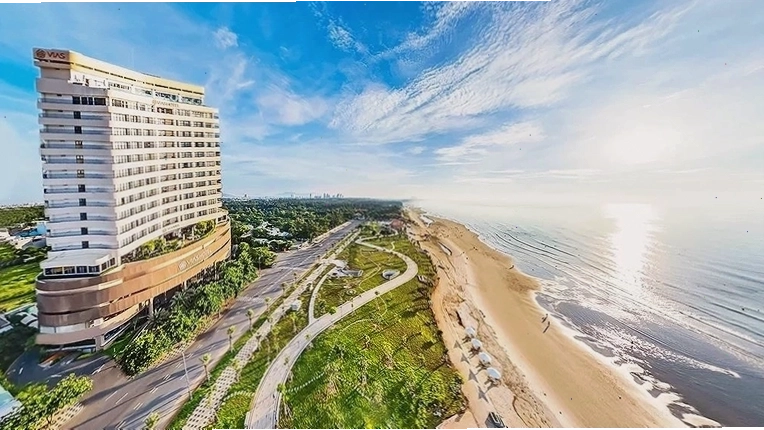 Quang cảnh Vias Hotel Vũng Tàu nhìn từ xa với tầm nhìn hướng biển ấn tượng