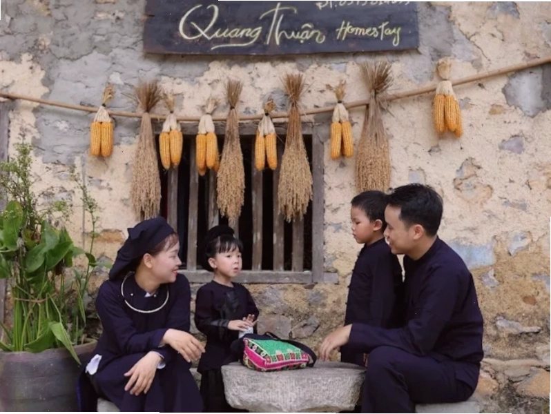Quang Thuận Bản Giốc Homestay với khu vườn xanh mát và tầm nhìn núi