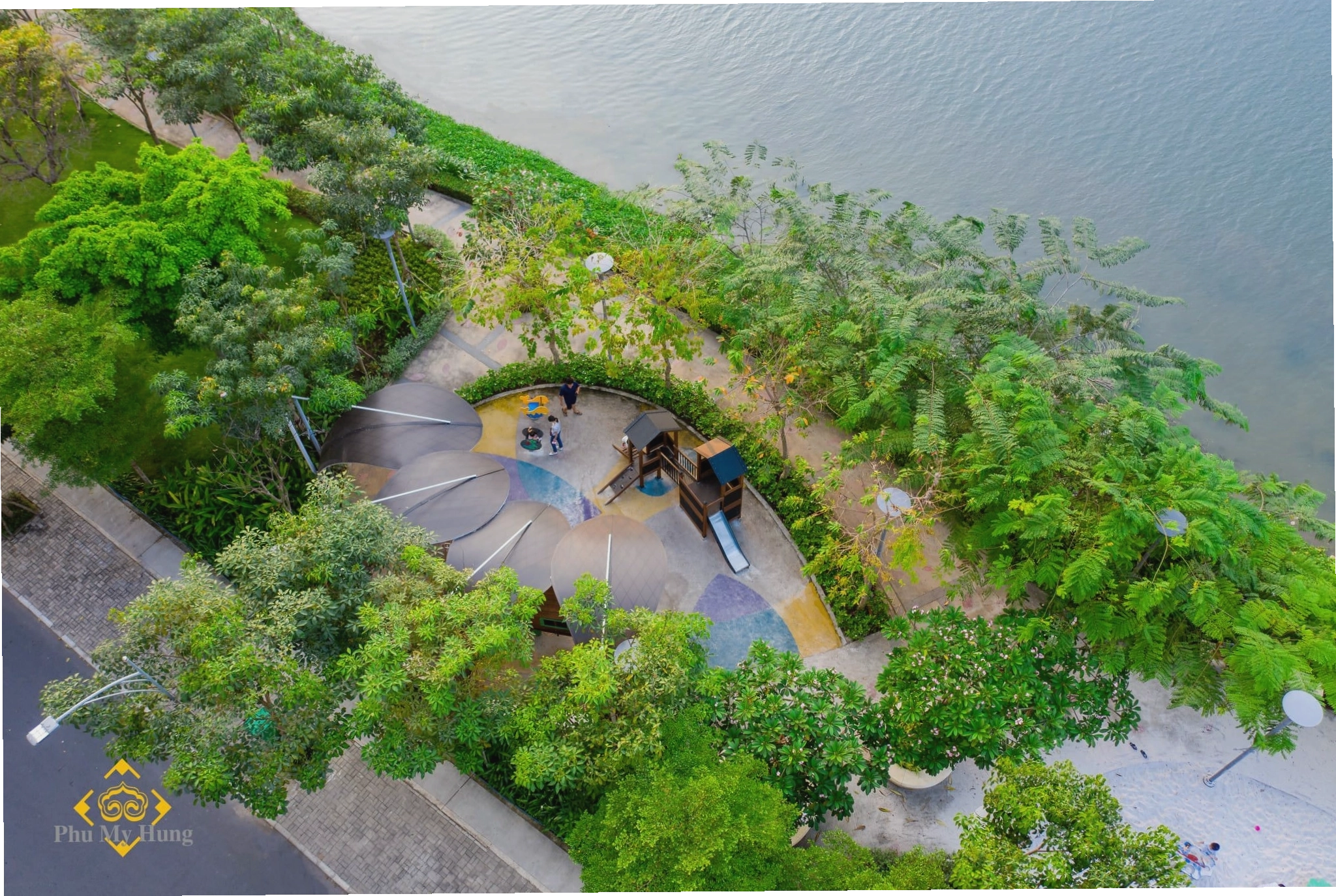 Quảng trường chính tại Sakura Park Phú Mỹ Hưng với không gian rộng rãi