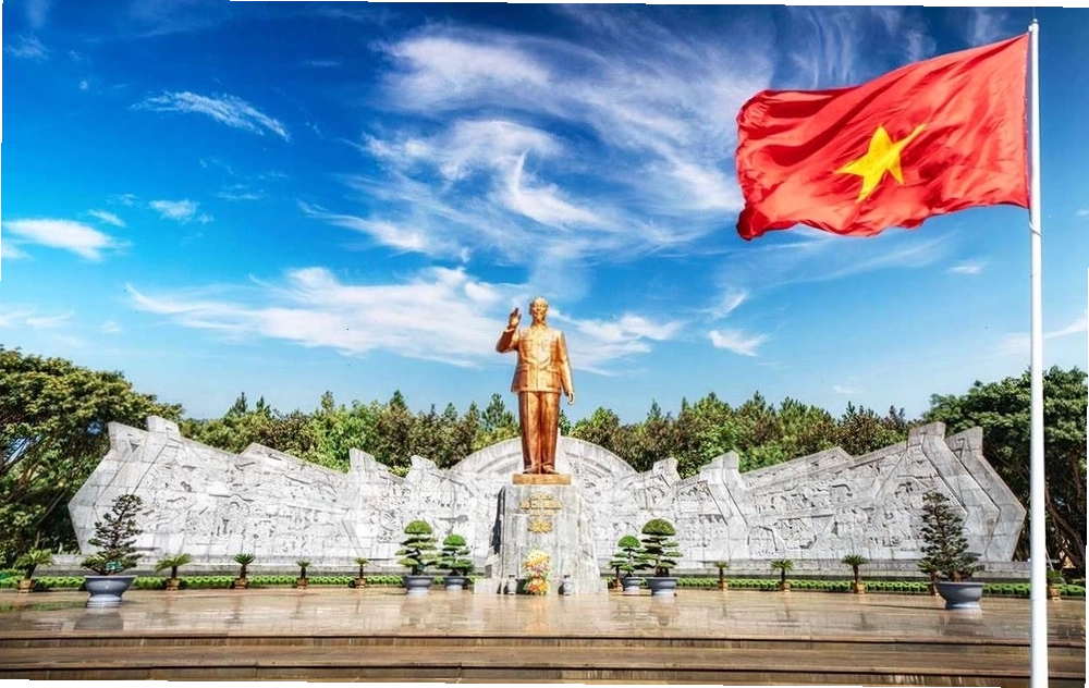 Quảng trường Đại Đoàn kết gần Công viên Diên Hồng