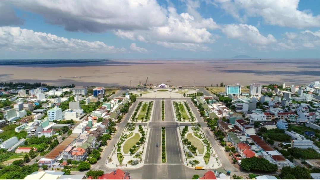 Quảng trường Trần Quang Khải lung linh về đêm