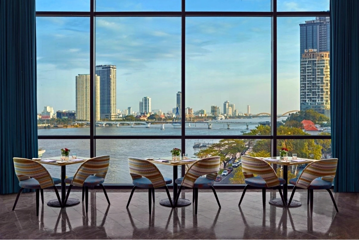 Quầy bar The Balcony tại Novotel Danang Premier Han River