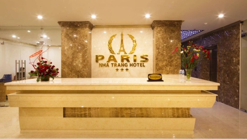 Quầy lễ tân Khách sạn Paris