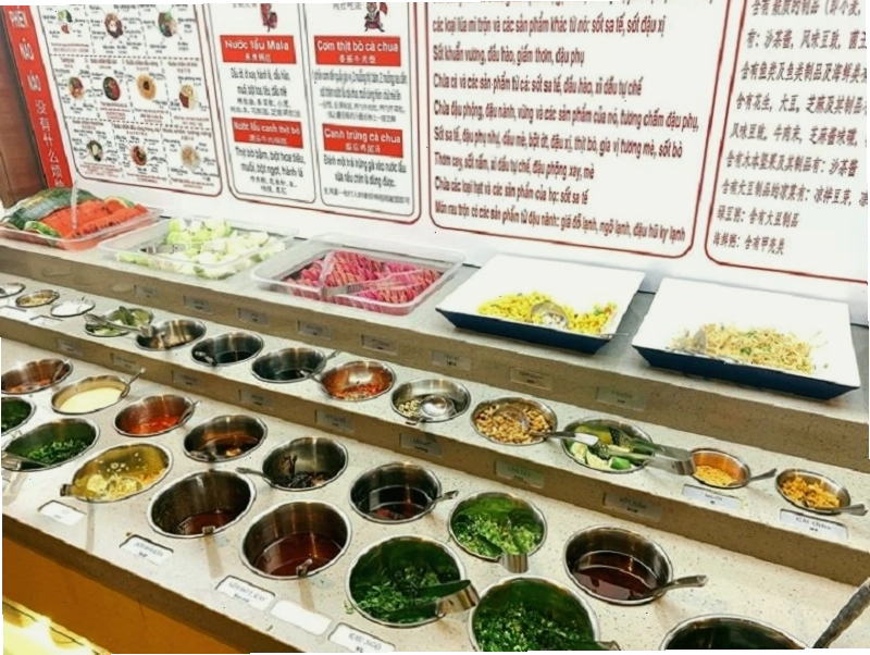 Quầy line nước chấm đầy đủ gia vị tại lẩu Haidilao Hà Nội