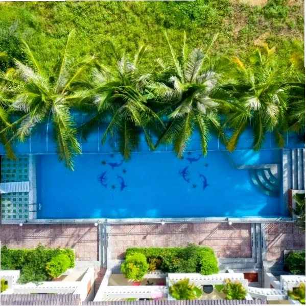 Quynh Mai Resort, một trong những khách sạn gần sân bay Phú Quốc với khu vườn xanh mát