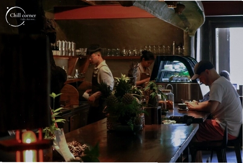 Rang Rang Coffee với kiến trúc kính và cây xanh thoáng đãng