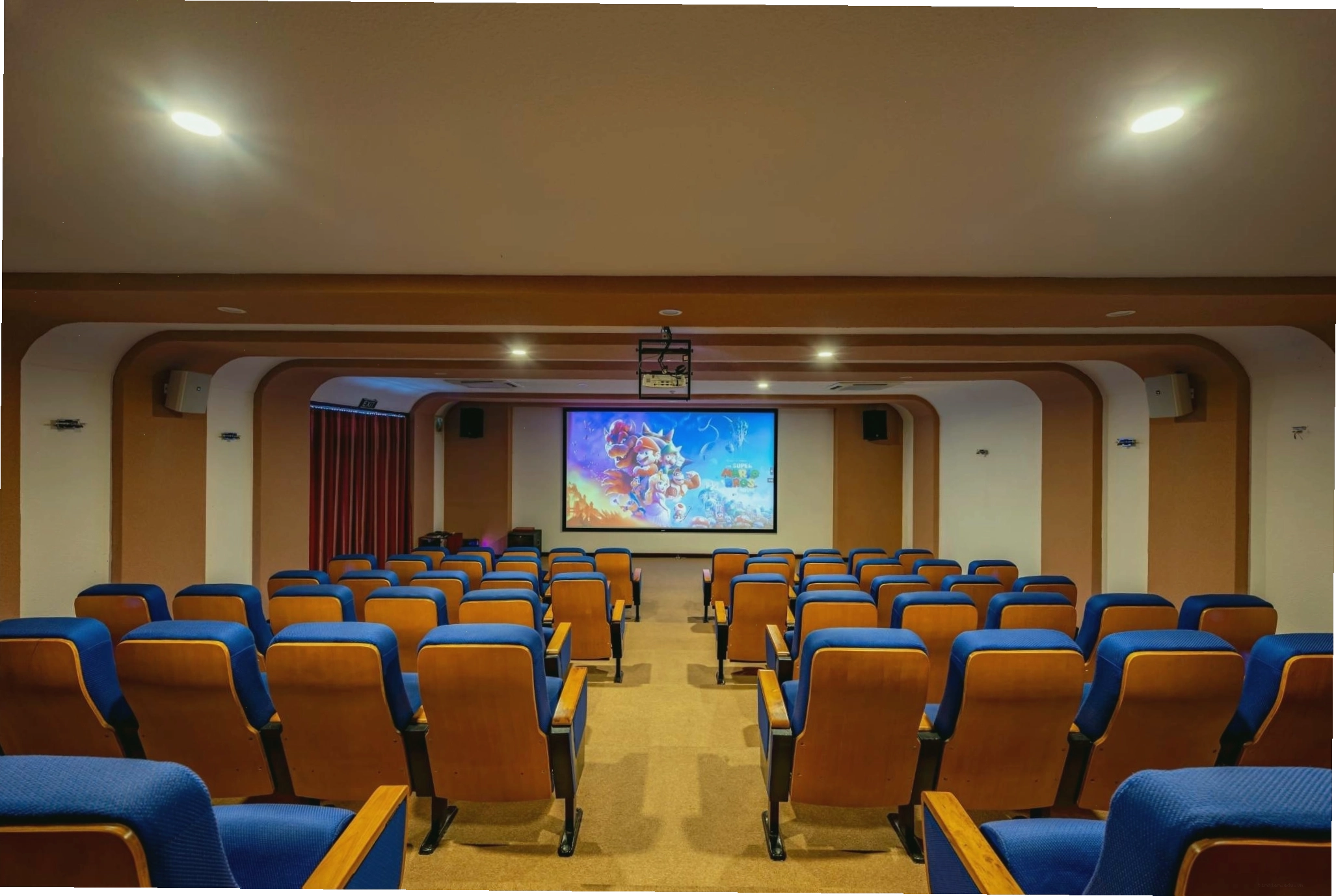 Rạp chiếu phim tại Carmelina Beach Resort