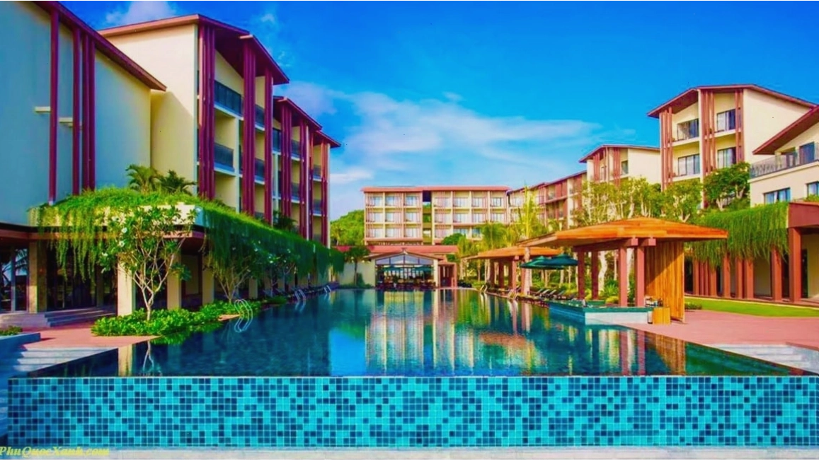 Resort Dusit Princess Moonrise Beach với bãi biển trải dài