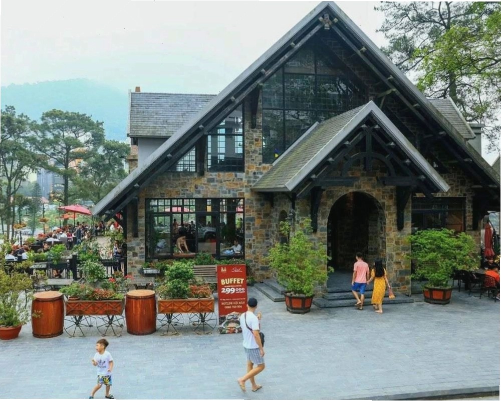 Rock Cafe Tam Đảo với kiến trúc châu Âu cổ điển