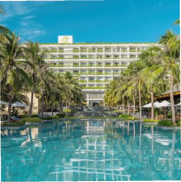 Rosa Alba Resort & Villas Tuy Hòa với hồ bơi xanh mát