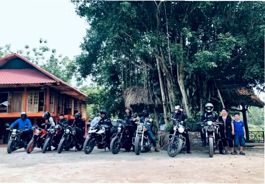 Ruộng bậc thang mùa lúa chín vàng óng