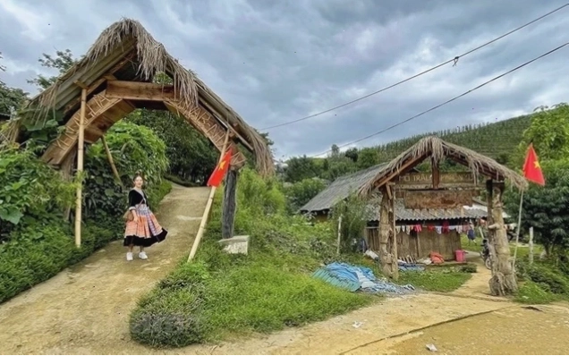Ruộng bậc thang và nhà sàn tại bản Sin Suối Hồ Lai Châu