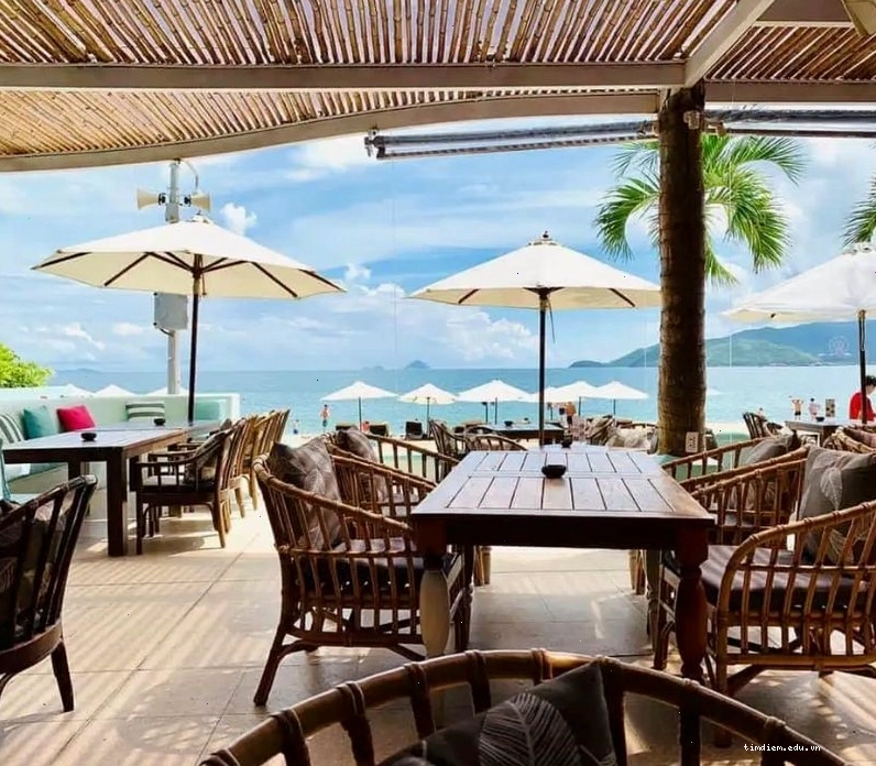 Sailing Club Nha Trang nhìn ra biển xanh mát