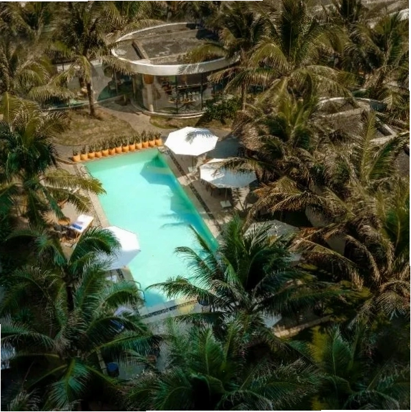 Sala Tuy Hoa Beach Hotel nhìn ra biển với kiến trúc hiện đại