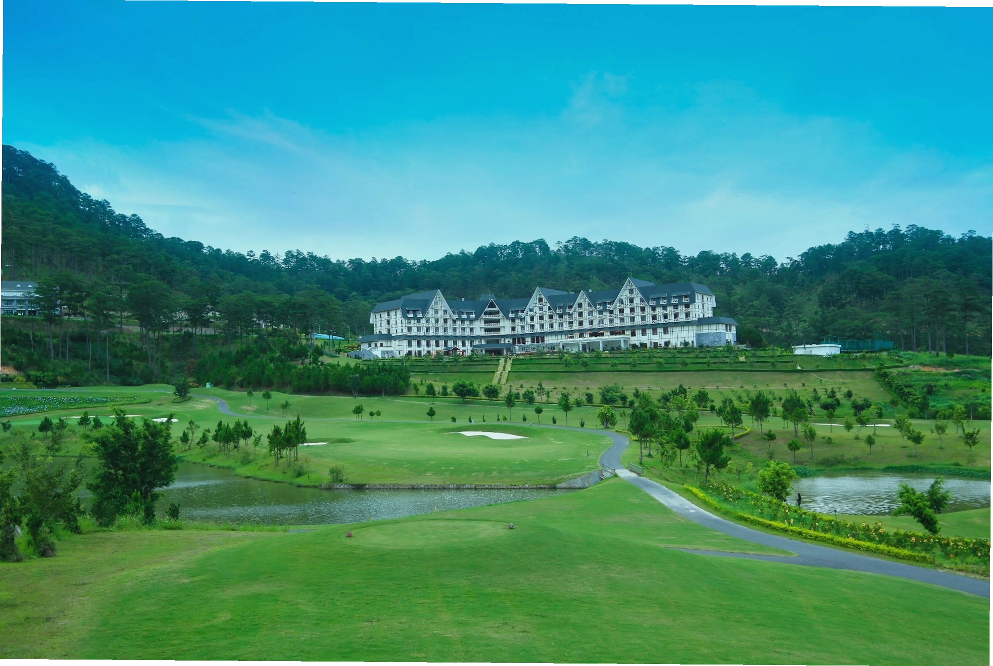 Sân golf 18 lỗ tại Sam Tuyền Lâm Golf & Resorts