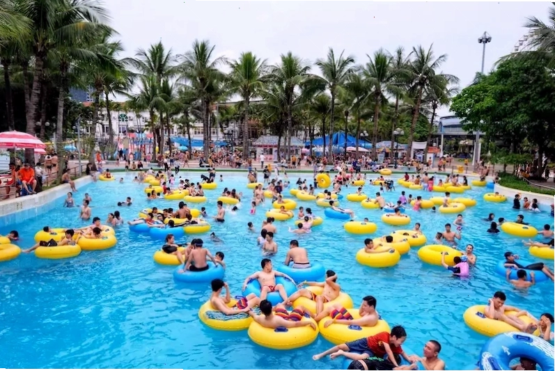 Sân khấu ngoài trời tại công viên giải trí