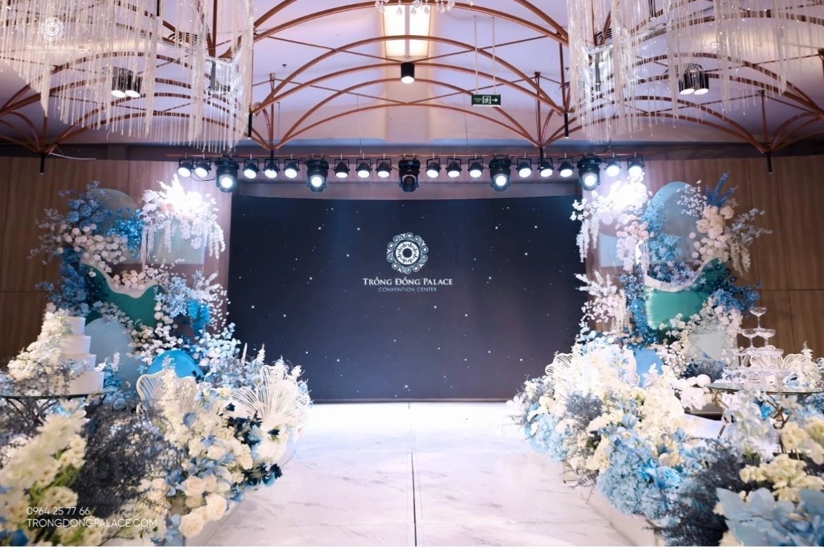 Sân khấu tiệc cưới tại Trống Đồng Palace Cảnh Hồ
