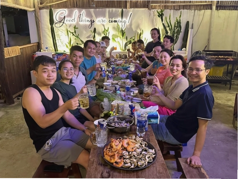 Sân vườn và bếp chung tại Mộc Homestay Phước Hải