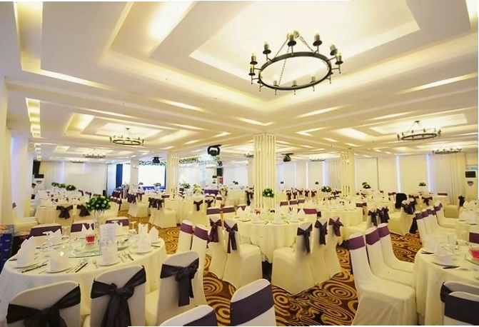 Sảnh Bạch Kim tại Nhà Hàng Tiệc Cưới Bạch Kim với thiết kế lộng lẫy