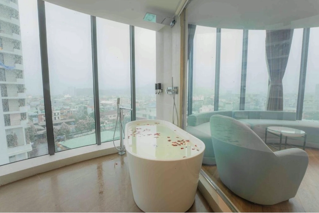 Sảnh đón khách Meria Hotel Quy Nhơn được thiết kế lộng lẫy