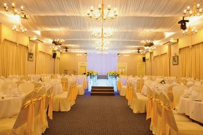Sảnh hội nghị hiện đại tại Đông Phương Lũy Bán Bích với đầy đủ trang thiết bị