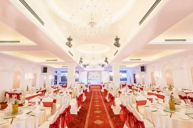 Sảnh Imperial sang trọng tại nhà hàng Hương Phố