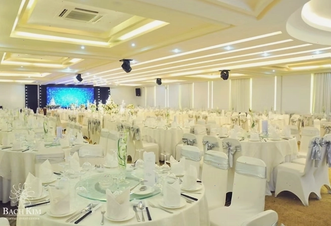 Sảnh Ngọc Bích trang nhã tại Nhà Hàng Tiệc Cưới Bạch Kim