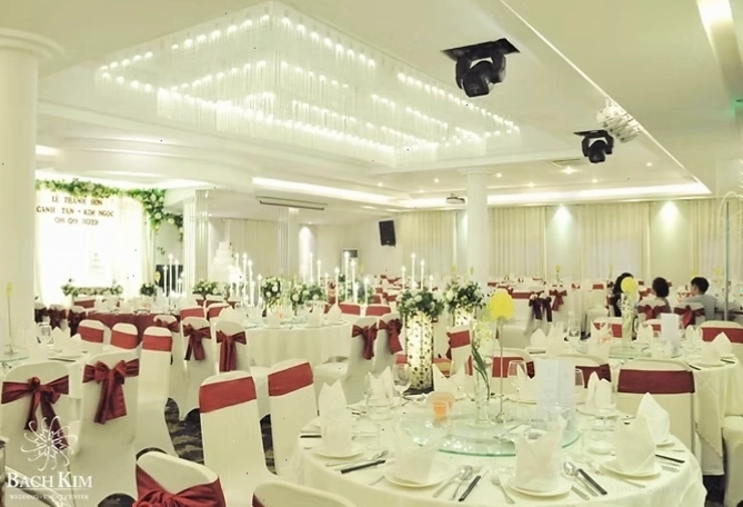 Sảnh Ruby lung linh tại Nhà Hàng Tiệc Cưới Bạch Kim