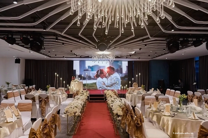 Sảnh tiệc cưới tại La Vela Saigon Hotel với cách bài trí tinh tế