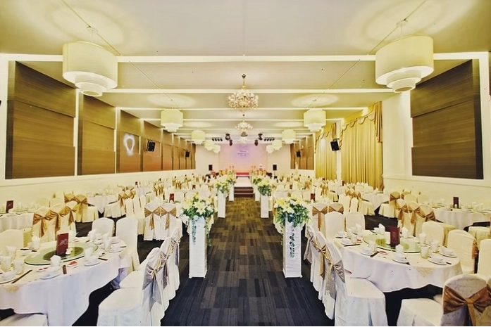 Sảnh tiệc cưới tại Nhà hàng Đông Phương Lũy Bán Bích sang trọng và thanh lịch