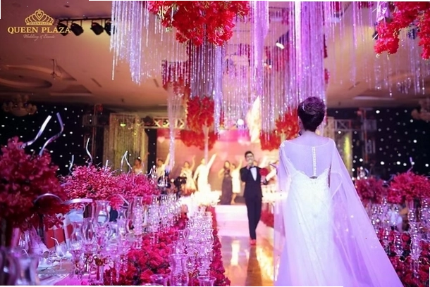 Sảnh tiệc hiện đại phù hợp mọi concept tiệc cưới tại Queen Plaza