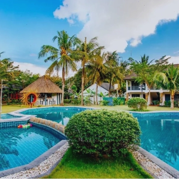 Santa Garden Resort với không gian xanh mát gần sân bay Phú Quốc