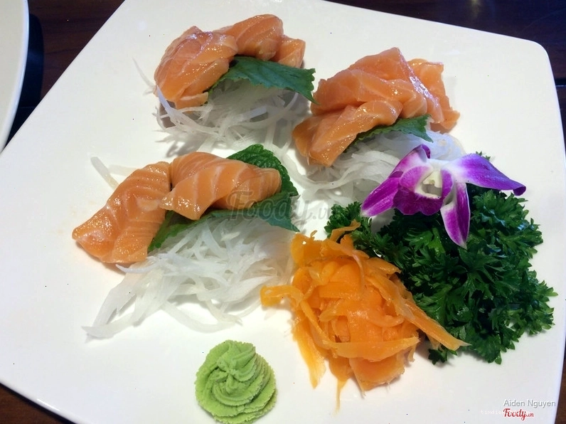 Sashimi cá hồi Nauy tại Nhà hàng Hải Sản Phố