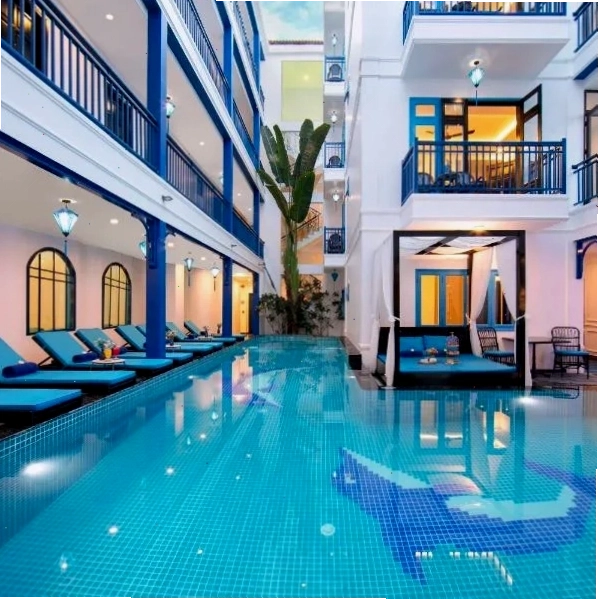 Silk River Hoi An Retreat với hồ bơi xanh mát và không gian lãng mạn ven sông