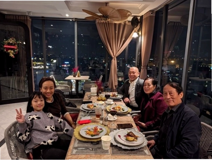 Skyline Hanoi nhìn từ trên cao với tầm nhìn thành phố ấn tượng